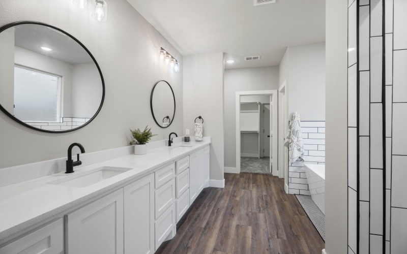 10 Wilshire Boulevard, Lubbock, TX 79416, 4 Bedrooms Bedrooms, ,2 BathroomsBathrooms,Residential,For Sale,10 Wilshire Boulevard,202550551