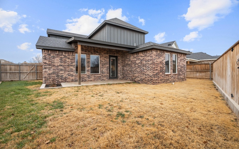 10 Wilshire Boulevard, Lubbock, TX 79416, 4 Bedrooms Bedrooms, ,2 BathroomsBathrooms,Residential,For Sale,10 Wilshire Boulevard,202550551