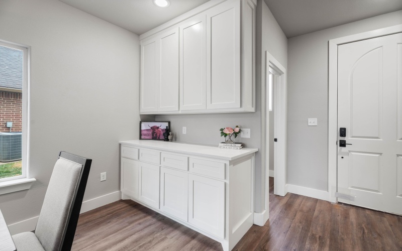 10 Wilshire Boulevard, Lubbock, TX 79416, 4 Bedrooms Bedrooms, ,2 BathroomsBathrooms,Residential,For Sale,10 Wilshire Boulevard,202550551