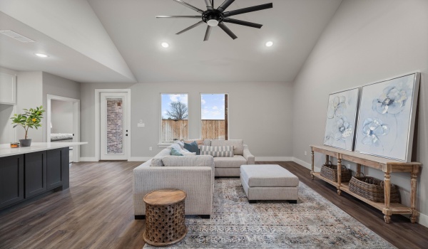 10 Wilshire Boulevard, Lubbock, TX 79416, 4 Bedrooms Bedrooms, ,2 BathroomsBathrooms,Residential,For Sale,10 Wilshire Boulevard,202550551