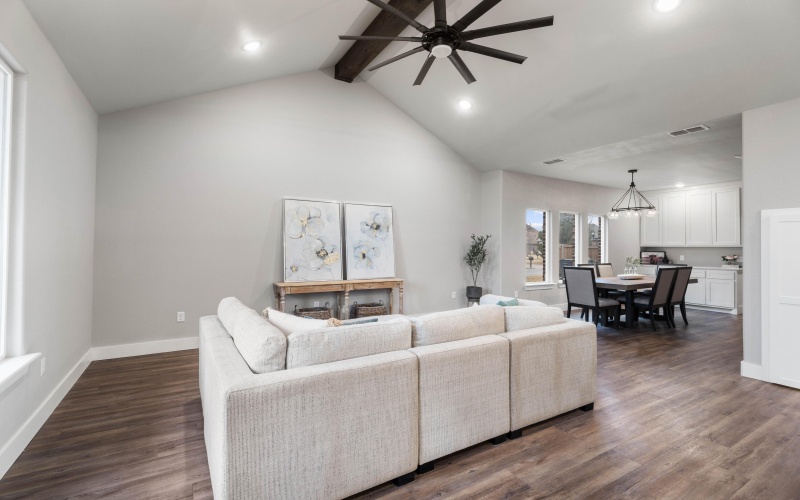 10 Wilshire Boulevard, Lubbock, TX 79416, 4 Bedrooms Bedrooms, ,2 BathroomsBathrooms,Residential,For Sale,10 Wilshire Boulevard,202550551