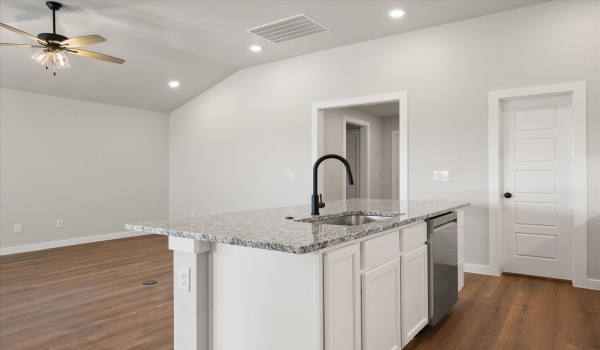1610 N Dover Avenue, Lubbock, TX 79416, 4 Habitaciones Habitaciones , ,2 BañosBaños,Residential,En Venta,1610 N Dover Avenue,202551846