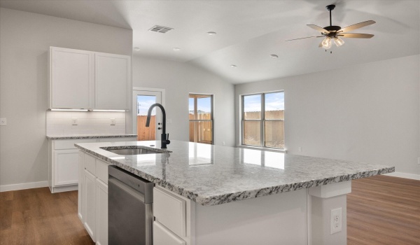 1610 N Dover Avenue, Lubbock, TX 79416, 4 Habitaciones Habitaciones , ,2 BañosBaños,Residential,En Venta,1610 N Dover Avenue,202551846