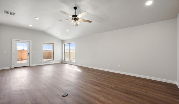 1610 N Dover Avenue, Lubbock, TX 79416, 4 Habitaciones Habitaciones , ,2 BañosBaños,Residential,En Venta,1610 N Dover Avenue,202551846