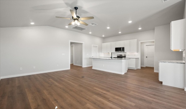 1610 N Dover Avenue, Lubbock, TX 79416, 4 Habitaciones Habitaciones , ,2 BañosBaños,Residential,En Venta,1610 N Dover Avenue,202551846