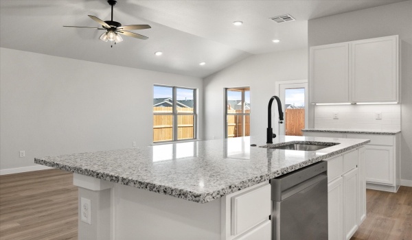 1626 N Dover Avenue, Lubbock, TX 79416, 4 Habitaciones Habitaciones , ,2 BañosBaños,Residential,En Venta,1626 N Dover Avenue,202552041