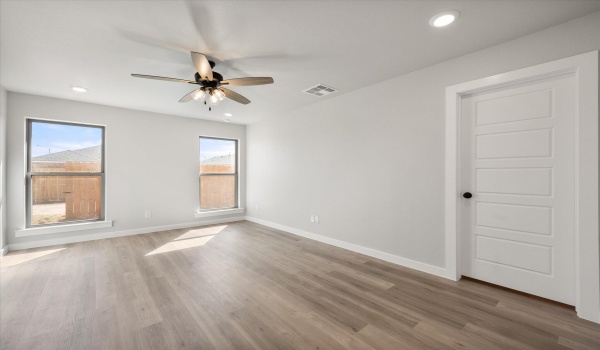 1626 N Dover Avenue, Lubbock, TX 79416, 4 Habitaciones Habitaciones , ,2 BañosBaños,Residential,En Venta,1626 N Dover Avenue,202552041