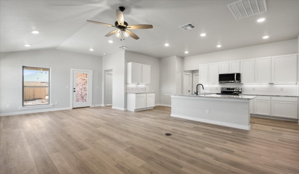 1626 N Dover Avenue, Lubbock, TX 79416, 4 Habitaciones Habitaciones , ,2 BañosBaños,Residential,En Venta,1626 N Dover Avenue,202552041