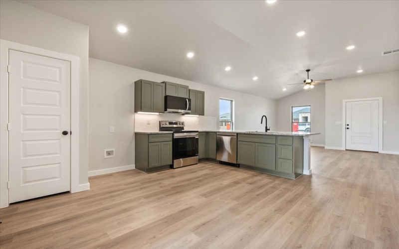 3009 140th Street, Lubbock, TX 79423, 3 Habitaciones Habitaciones , ,2 BañosBaños,Residential,En Venta,3009 140th Street,202552055