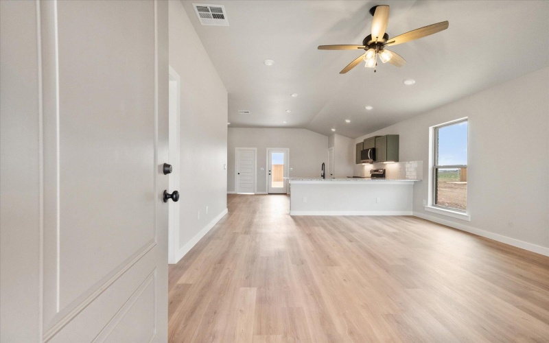 3009 140th Street, Lubbock, TX 79423, 3 Habitaciones Habitaciones , ,2 BañosBaños,Residential,En Venta,3009 140th Street,202552055
