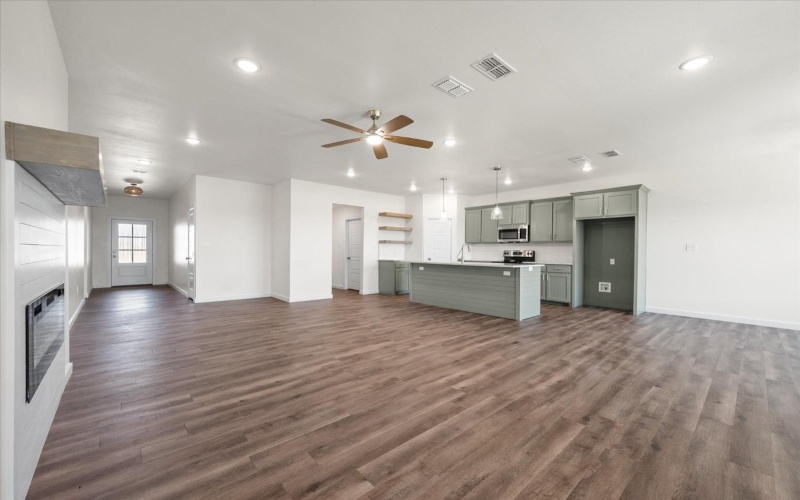 7737 97th Street, Lubbock, TX 79424, 3 Bedrooms Bedrooms, ,2 BathroomsBathrooms,Residential,For Sale,7737 97th Street,202417147