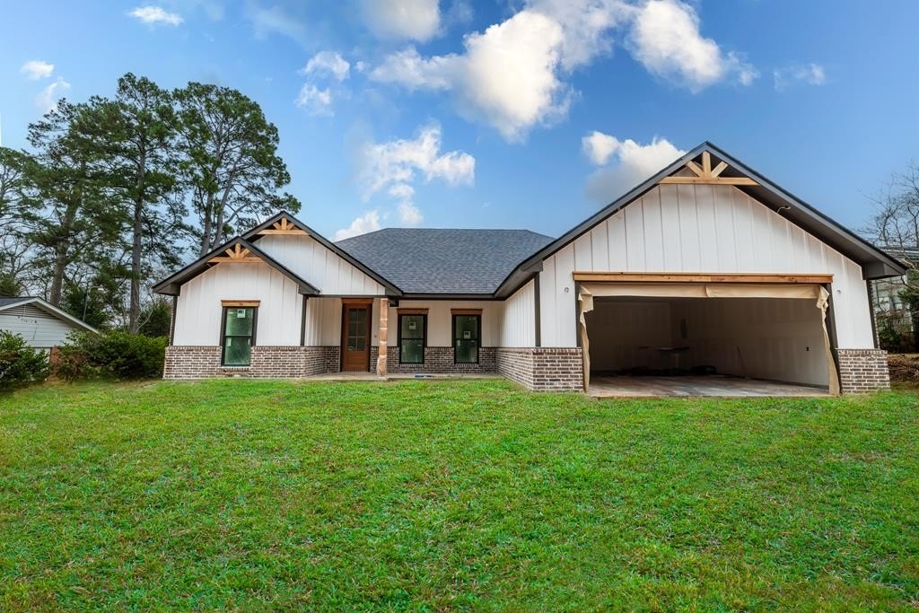 324 E Lakewood, Nacogdoches, TX 75965, 3 Bedrooms Bedrooms, ,2 BathroomsBathrooms,Residential,For Sale,324 E Lakewood,22500236