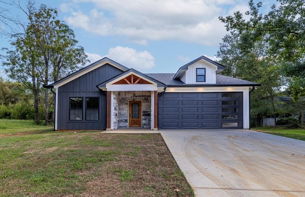 1921 Goldsberry, Nacogdoches, TX 75964, 3 Bedrooms Bedrooms, ,2 BathroomsBathrooms,Residential,For Sale,1921 Goldsberry,22500587