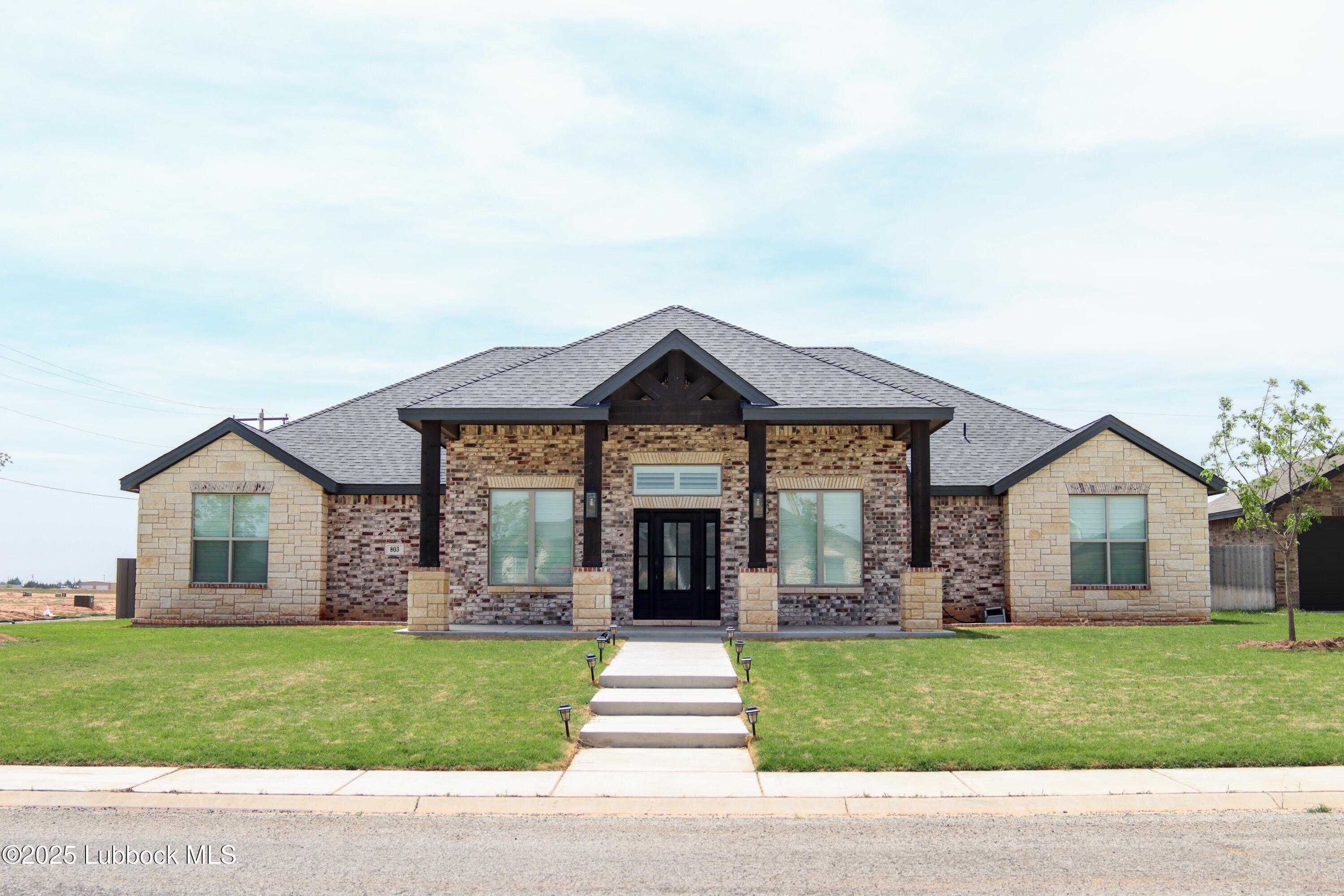803 13th Street, Wolfforth, TX 79382, 5 Habitaciones Habitaciones , ,3 BañosBaños,Residential,En Venta,803 13th Street,202553419
