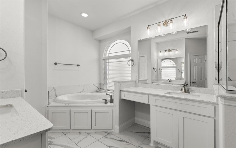 2610 White Plains Drive, Midlothian, TX 76065, 5 Bedrooms Bedrooms, ,3 BathroomsBathrooms,Residential,For Sale,2610 White Plains Drive,20135614