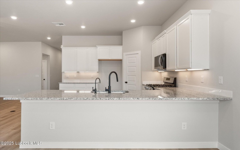 6913 55th Street, Lubbock, TX 79407, 4 Bedrooms Bedrooms, ,2 BathroomsBathrooms,Residential,For Sale,6913 55th Street,202552844