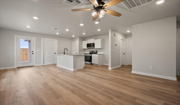14503 Paris Avenue, Lubbock, TX 79423, 3 Bedrooms Bedrooms, ,2 BathroomsBathrooms,Residential,For Sale,14503 Paris Avenue,202552845