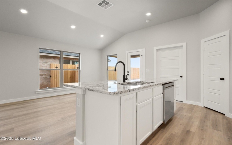 8617 29th Street, Lubbock, TX 79407, 4 Habitaciones Habitaciones , ,2 BañosBaños,Residential,En Venta,8617 29th Street,202553870