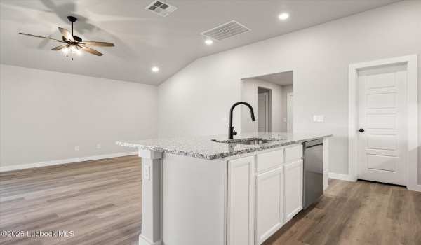8612 29th Street, Lubbock, TX 79407, 4 Habitaciones Habitaciones , ,2 BañosBaños,Residential,En Venta,8612 29th Street,202554036
