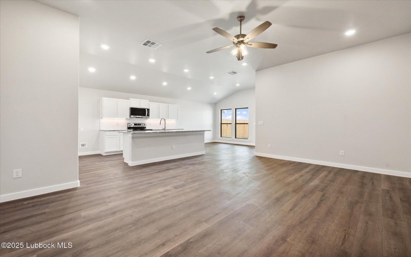 7026 8th Street, Lubbock, TX 79416, 3 Habitaciones Habitaciones , ,2 BañosBaños,Residential,En Venta,7026 8th Street,202554037