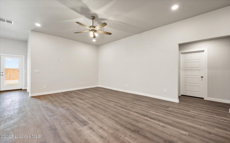 7026 8th Street, Lubbock, TX 79416, 3 Habitaciones Habitaciones , ,2 BañosBaños,Residential,En Venta,7026 8th Street,202554037