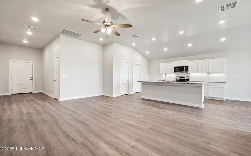 7026 8th Street, Lubbock, TX 79416, 3 Habitaciones Habitaciones , ,2 BañosBaños,Residential,En Venta,7026 8th Street,202554037