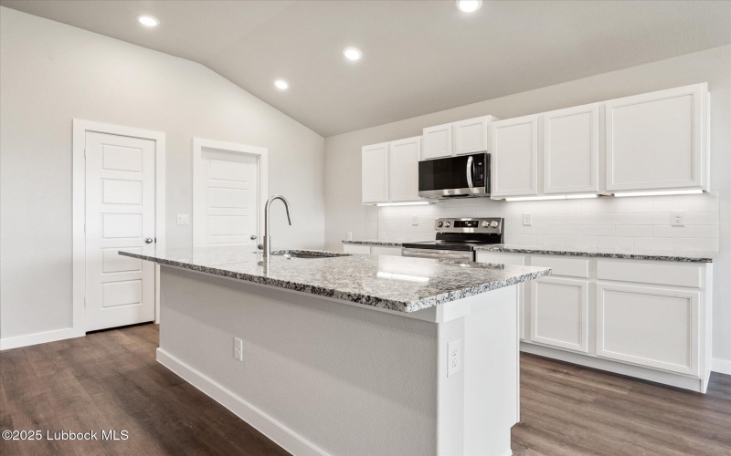 7026 8th Street, Lubbock, TX 79416, 3 Habitaciones Habitaciones , ,2 BañosBaños,Residential,En Venta,7026 8th Street,202554037