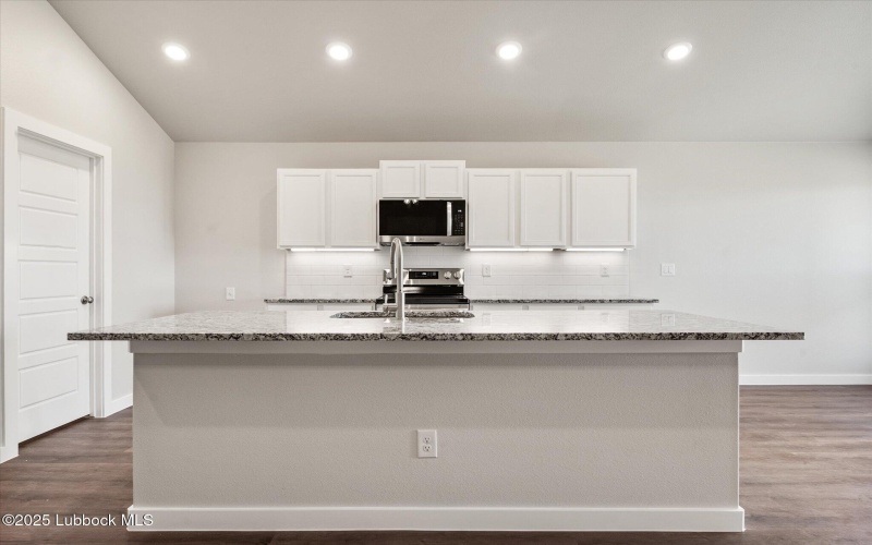 7026 8th Street, Lubbock, TX 79416, 3 Habitaciones Habitaciones , ,2 BañosBaños,Residential,En Venta,7026 8th Street,202554037