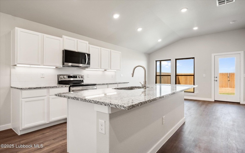 7026 8th Street, Lubbock, TX 79416, 3 Habitaciones Habitaciones , ,2 BañosBaños,Residential,En Venta,7026 8th Street,202554037