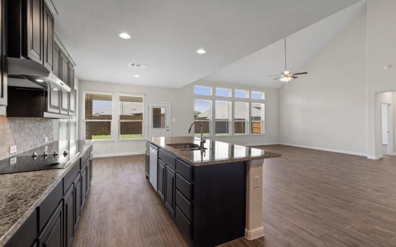 829 SUMMER GROVE Drive, Midlothian, TX 76065, 4 Habitaciones Habitaciones , ,3 BañosBaños,Residential,En Venta,829 SUMMER GROVE Drive,20241553