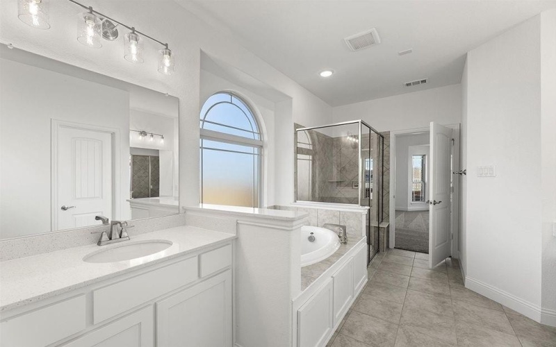 2418 White Plains Drive, Midlothian, TX 76065, 5 Bedrooms Bedrooms, ,3 BathroomsBathrooms,Residential,For Sale,2418 White Plains Drive,20242277