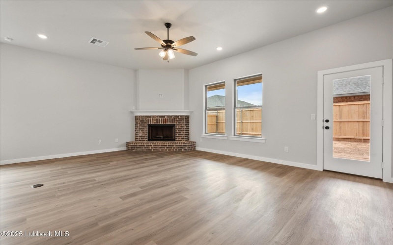 6915 55th Street, Lubbock, TX 79407, 3 Habitaciones Habitaciones , ,2 BañosBaños,Residential,En Venta,6915 55th Street,202554137