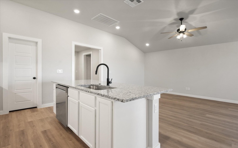 7033 8th Street, Lubbock, TX 79416, 4 Habitaciones Habitaciones , ,2 BañosBaños,Residential,En Venta,7033 8th Street,202553097
