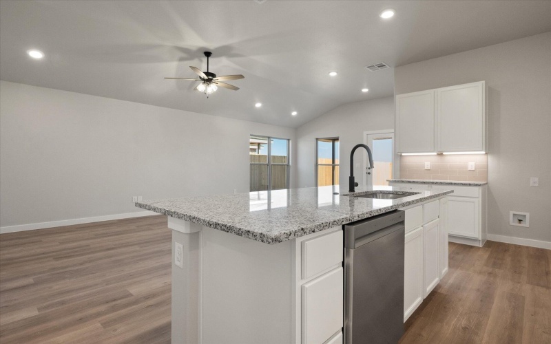 7033 8th Street, Lubbock, TX 79416, 4 Habitaciones Habitaciones , ,2 BañosBaños,Residential,En Venta,7033 8th Street,202553097