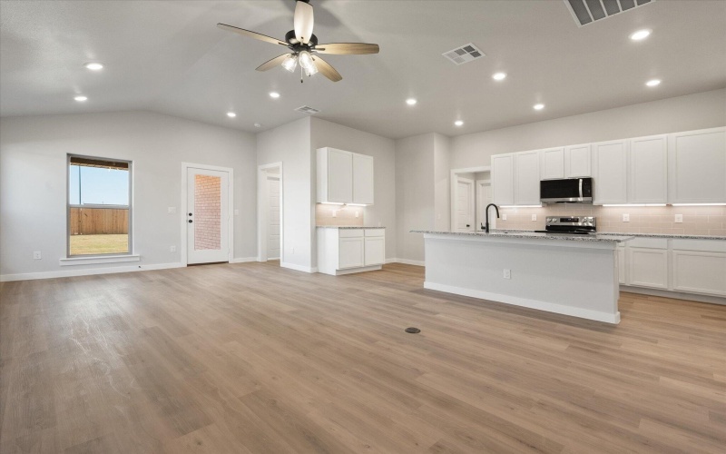 7033 8th Street, Lubbock, TX 79416, 4 Habitaciones Habitaciones , ,2 BañosBaños,Residential,En Venta,7033 8th Street,202553097