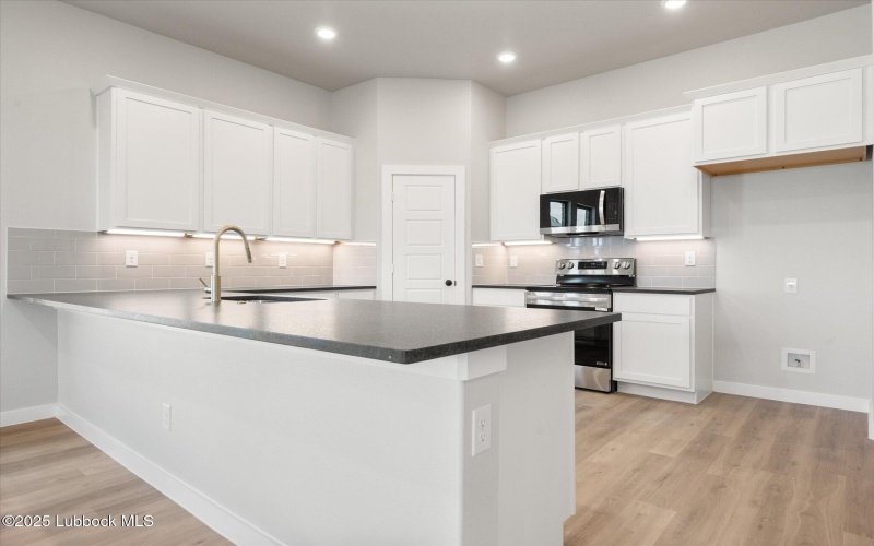 7025 8th Street, Lubbock, TX 79416, 3 Bedrooms Bedrooms, ,2 BathroomsBathrooms,Residential,For Sale,7025 8th Street,202554182