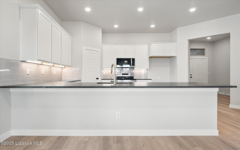 7025 8th Street, Lubbock, TX 79416, 3 Bedrooms Bedrooms, ,2 BathroomsBathrooms,Residential,For Sale,7025 8th Street,202554182