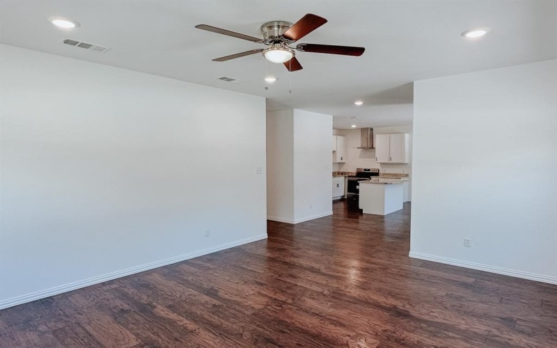 301 SW 6th Street, Kerens, TX 75144, 3 Habitaciones Habitaciones , ,2 BañosBaños,Residential,En Venta,301 SW 6th Street,20306561