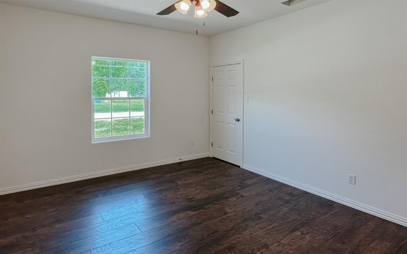 301 SW 6th Street, Kerens, TX 75144, 3 Habitaciones Habitaciones , ,2 BañosBaños,Residential,En Venta,301 SW 6th Street,20306561