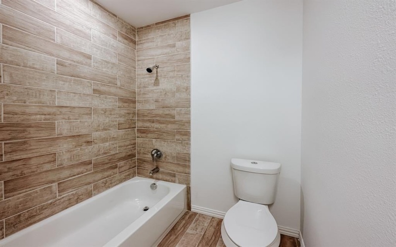 301 SW 6th Street, Kerens, TX 75144, 3 Habitaciones Habitaciones , ,2 BañosBaños,Residential,En Venta,301 SW 6th Street,20306561