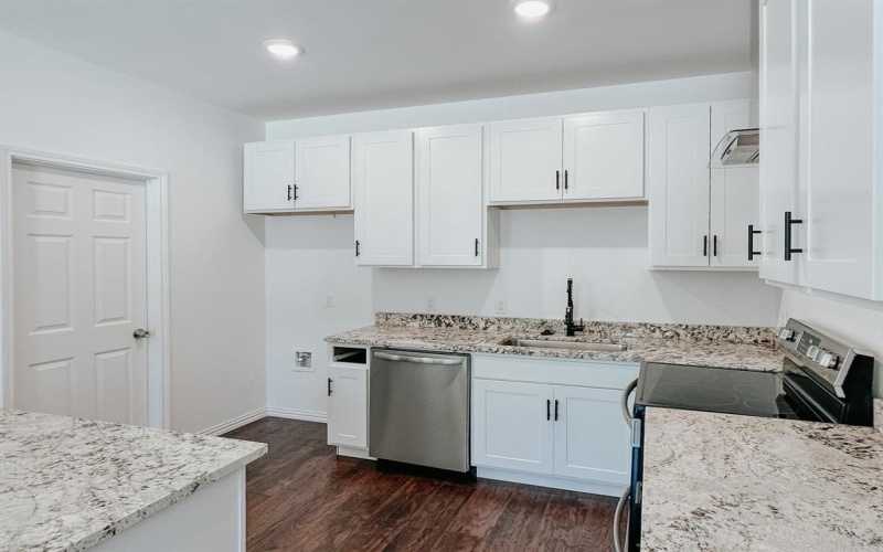 301 SW 6th Street, Kerens, TX 75144, 3 Habitaciones Habitaciones , ,2 BañosBaños,Residential,En Venta,301 SW 6th Street,20306561