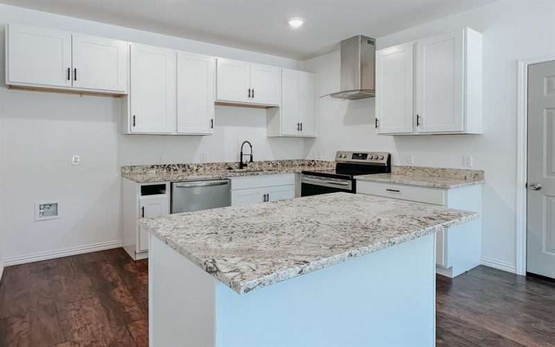 301 SW 6th Street, Kerens, TX 75144, 3 Habitaciones Habitaciones , ,2 BañosBaños,Residential,En Venta,301 SW 6th Street,20306561