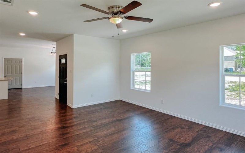 301 SW 6th Street, Kerens, TX 75144, 3 Habitaciones Habitaciones , ,2 BañosBaños,Residential,En Venta,301 SW 6th Street,20306561