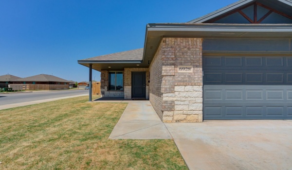 6928 11th Street, Lubbock, TX 79416, 3 Bedrooms Bedrooms, ,2 BathroomsBathrooms,Residential,For Sale,6928 11th Street,202553311
