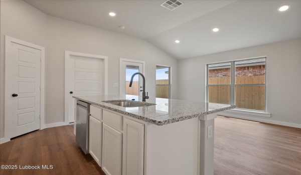 1618 N Dover Avenue, Lubbock, TX 79416, 4 Habitaciones Habitaciones , ,2 BañosBaños,Residential,En Venta,1618 N Dover Avenue,202553320