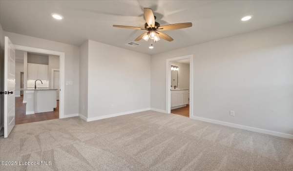 1618 N Dover Avenue, Lubbock, TX 79416, 4 Habitaciones Habitaciones , ,2 BañosBaños,Residential,En Venta,1618 N Dover Avenue,202553320