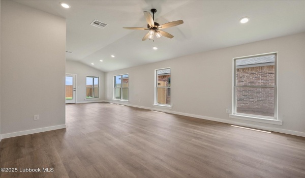 1618 N Dover Avenue, Lubbock, TX 79416, 4 Habitaciones Habitaciones , ,2 BañosBaños,Residential,En Venta,1618 N Dover Avenue,202553320