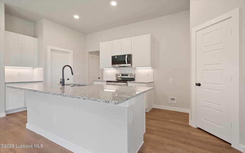 1618 N Dover Avenue, Lubbock, TX 79416, 4 Habitaciones Habitaciones , ,2 BañosBaños,Residential,En Venta,1618 N Dover Avenue,202553320