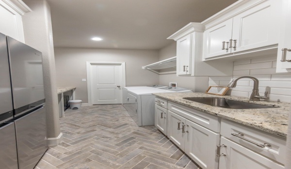 4403 103rd Street, Lubbock, TX 79424, 4 Bedrooms Bedrooms, ,5 BathroomsBathrooms,Residential,For Sale,4403 103rd Street,202553341