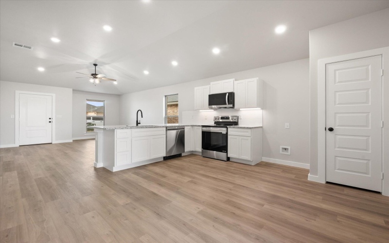 3015 140th Street, Lubbock, TX 79423, 3 Bedrooms Bedrooms, ,2 BathroomsBathrooms,Residential,For Sale,3015 140th Street,202553429